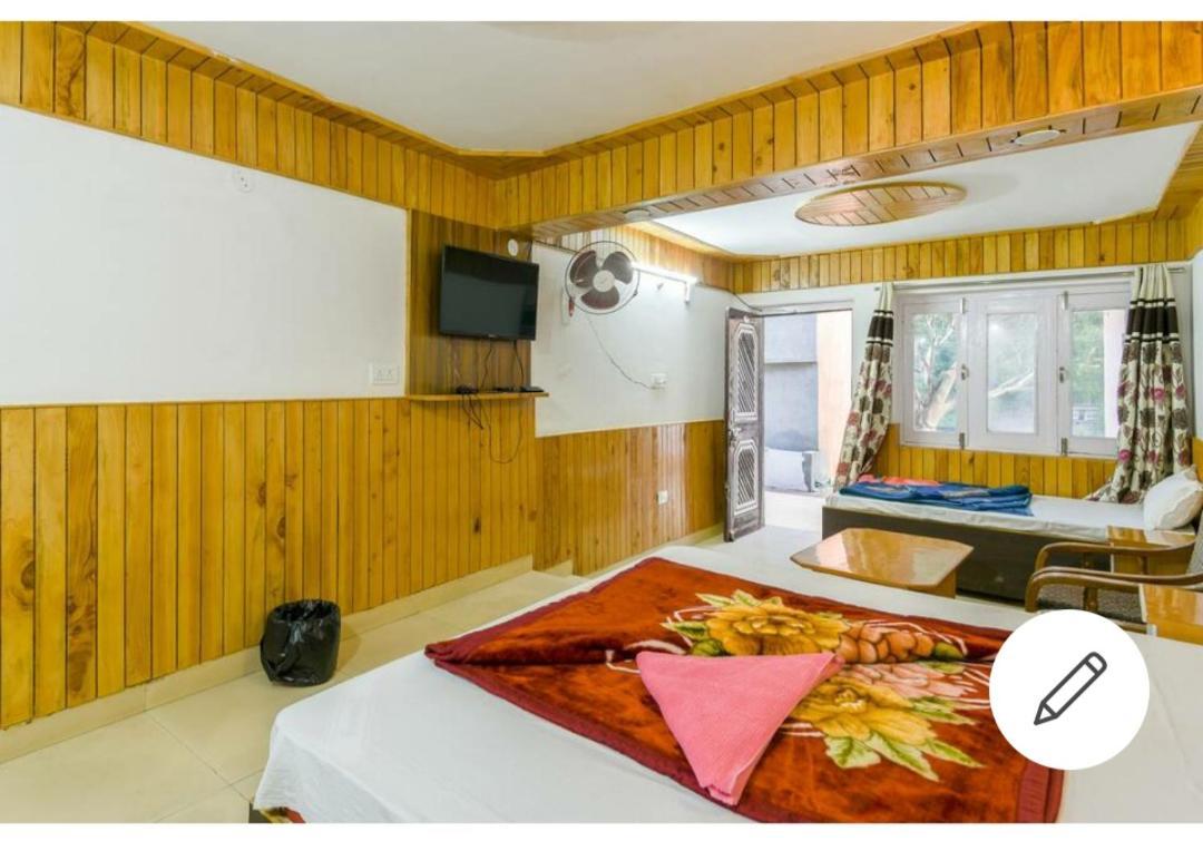 Tirthan Crest Homestay Banjār Habitación foto